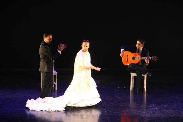 El bailaor Manuel Liñán estrenó con gran éxito en Almuñécar su nuevo espectáculo 'Baile de autor'